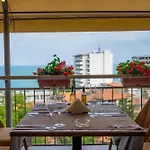 Golden Park Hotell 4*