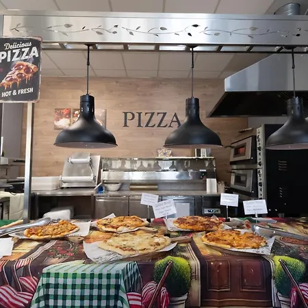 Golden Park فندق