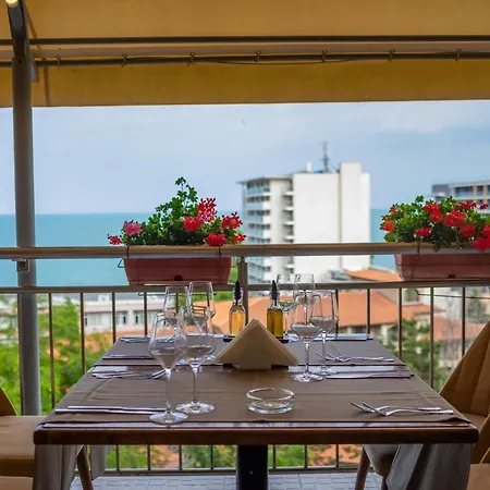 Golden Park Отель 4*