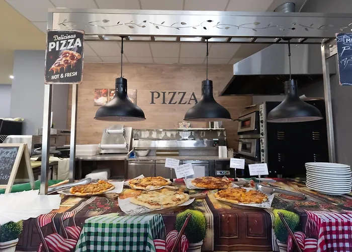 Golden Park فندق